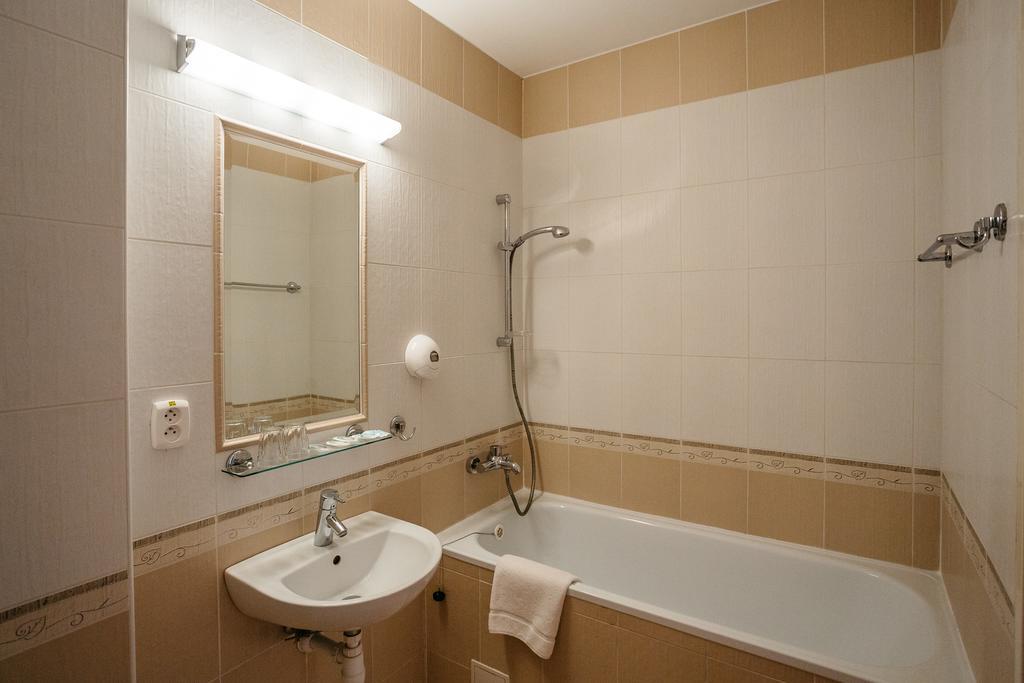 Hotel Artin Bártfa Kültér fotó