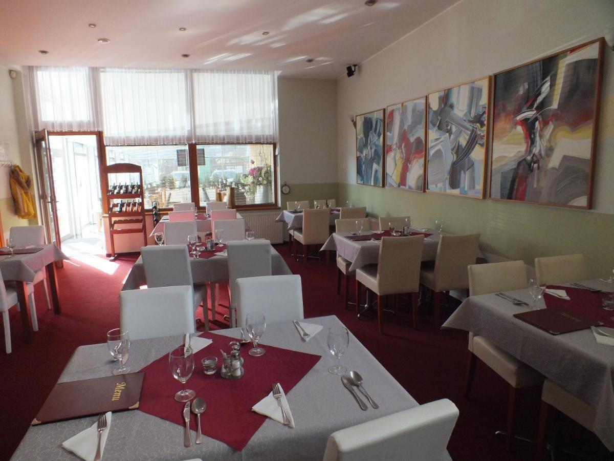 Hotel Artin Bártfa Kültér fotó